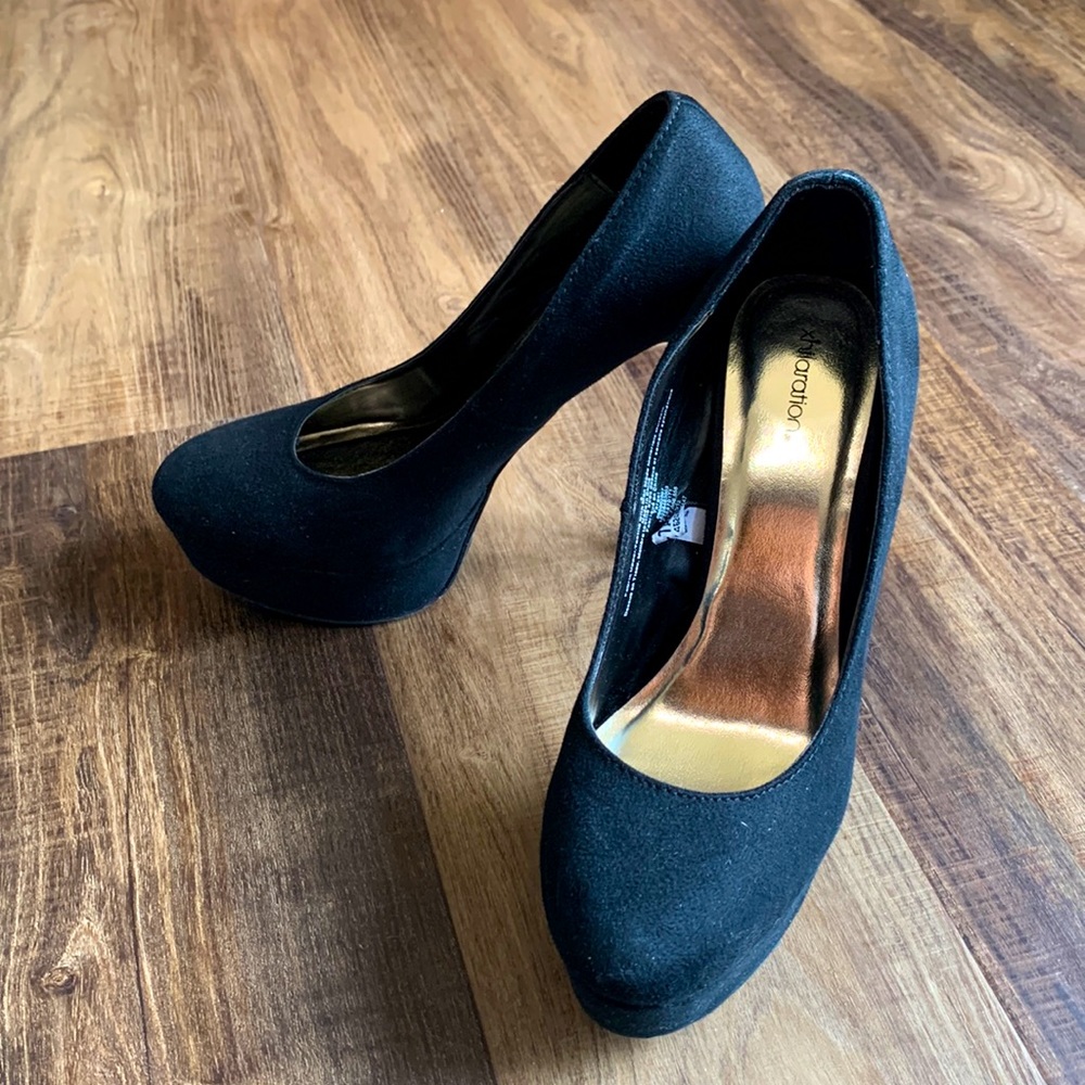 Gently Used Black High Heel Rounded Toe Pumps